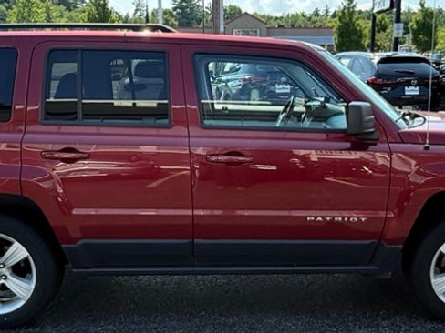 Used 2014 Jeep Patriot Latitude AWD/4WD image 2
