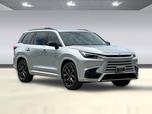 Used 2025 Lexus TX 500h AWD w/ Technology Package image 7