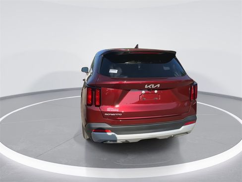 Used 2025 Kia Sorento LX image 7