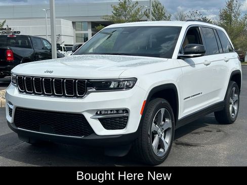 Used 2023 Jeep Grand Cherokee Limited w/ Trailer Tow Prep Group (B) AWD/4WD image 4