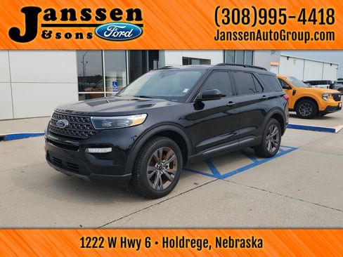 Used 2023 Ford Explorer XLT w/ Equipment Group 202A AWD/4WD image 2