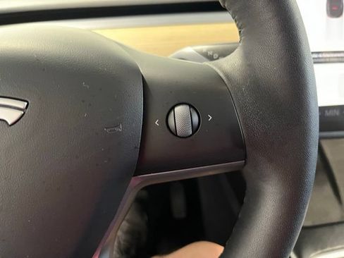 Used 2022 Tesla Model Y Long Range AWD/4WD image 26