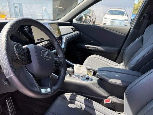 Used 2025 Lexus TX 500h AWD w/ Technology Package image 5