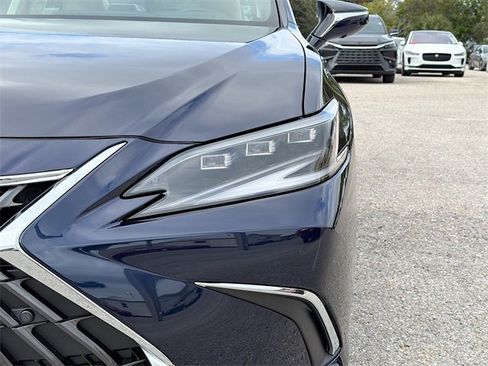 New 2025 Lexus ES 350 Ultra Luxury image 9