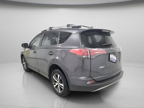 Used 2018 Toyota RAV4 XLE AWD/4WD image 5