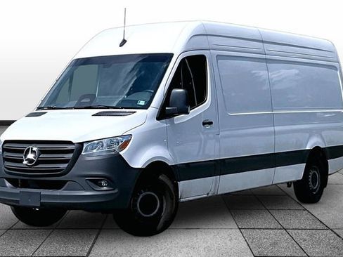 Used 2025 Mercedes-Benz Sprinter 2500 image 2
