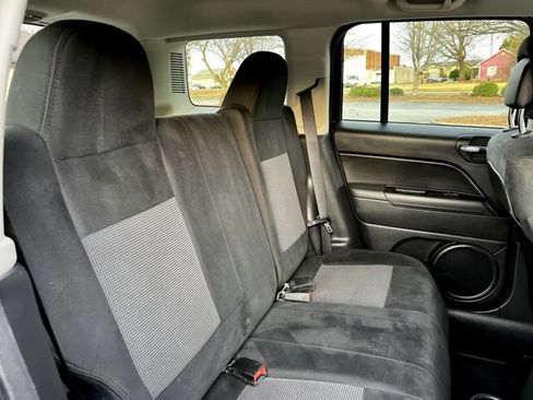 Used 2014 Jeep Patriot Latitude w/ Sun/Sound Group image 22