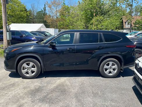 Used 2023 Toyota Highlander LE AWD/4WD image 5