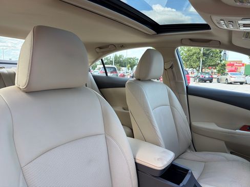 Used 2011 Lexus ES 350 w/ Preferred Accessory Package FWD image 33