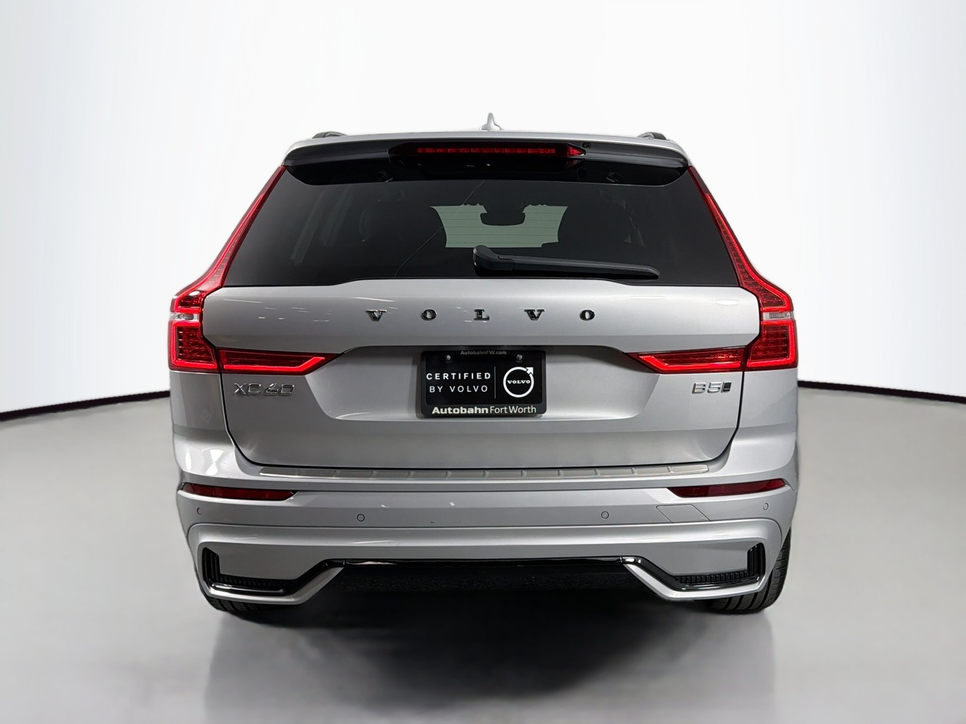 Certified 2023 Volvo XC60 B5 Plus w/ Protection Package Premier AWD/4WD image 7