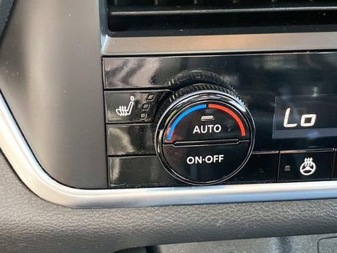 Used 2024 Nissan Rogue SV w/ SV Premium Package FWD image 12