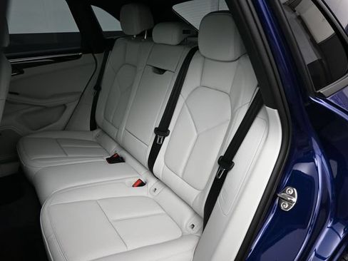 Certified 2026 Porsche Macan AWD/4WD image 16