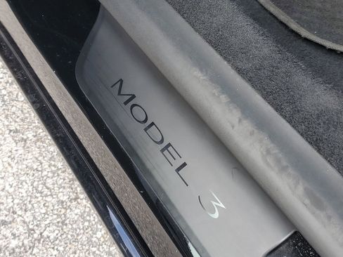 Used 2025 Tesla Model 3 image 23