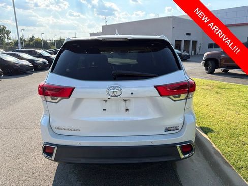 Used 2018 Toyota Highlander Limited FWD image 5