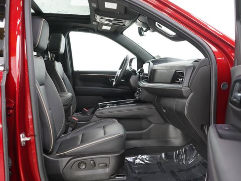 Used 2025 Chevrolet Tahoe Premier AWD/4WD image 11