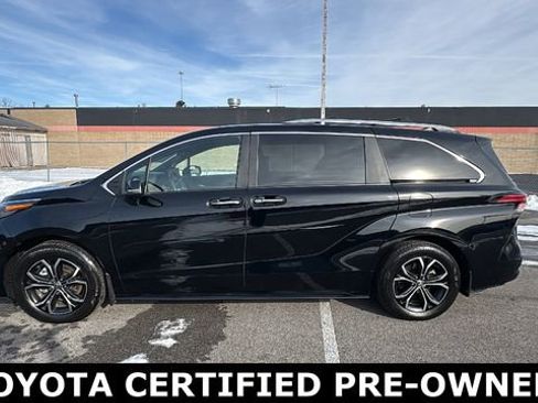 Certified 2025 Toyota Sienna Platinum image 2