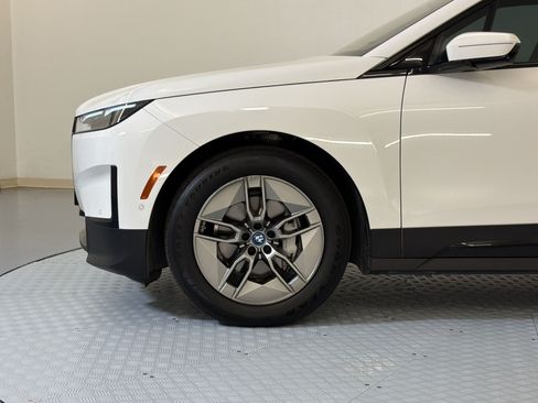 Used 2022 BMW iX xDrive50 w/ Convenience Package AWD/4WD image 23