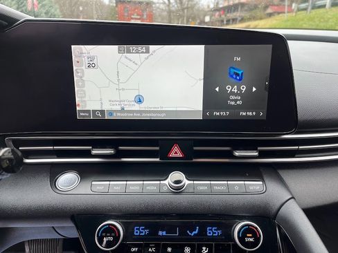 Used 2023 Hyundai Elantra SEL w/ Convenience Package image 17