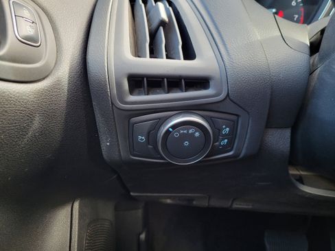 Used 2018 Ford Focus SE w/ Cold Weather Package image 17