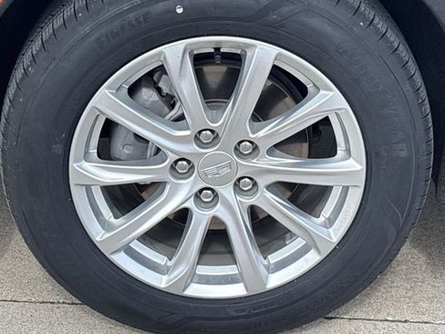 Used 2023 Cadillac XT4 Luxury w/ Cold Weather Package image 10