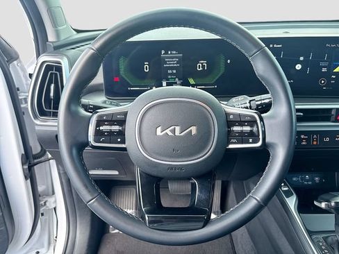 Used 2024 Kia Sorento S FWD image 11