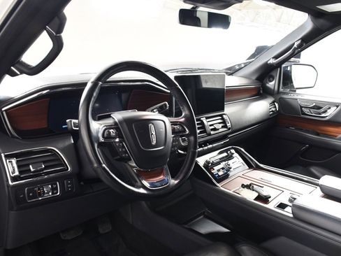 Used 2023 Lincoln Navigator Reserve image 12