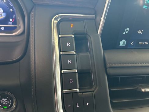 Used 2024 Chevrolet Suburban High Country w/ Advanced Technology Package image 8