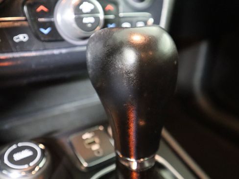 Used 2023 Jeep Cherokee Altitude Lux image 43