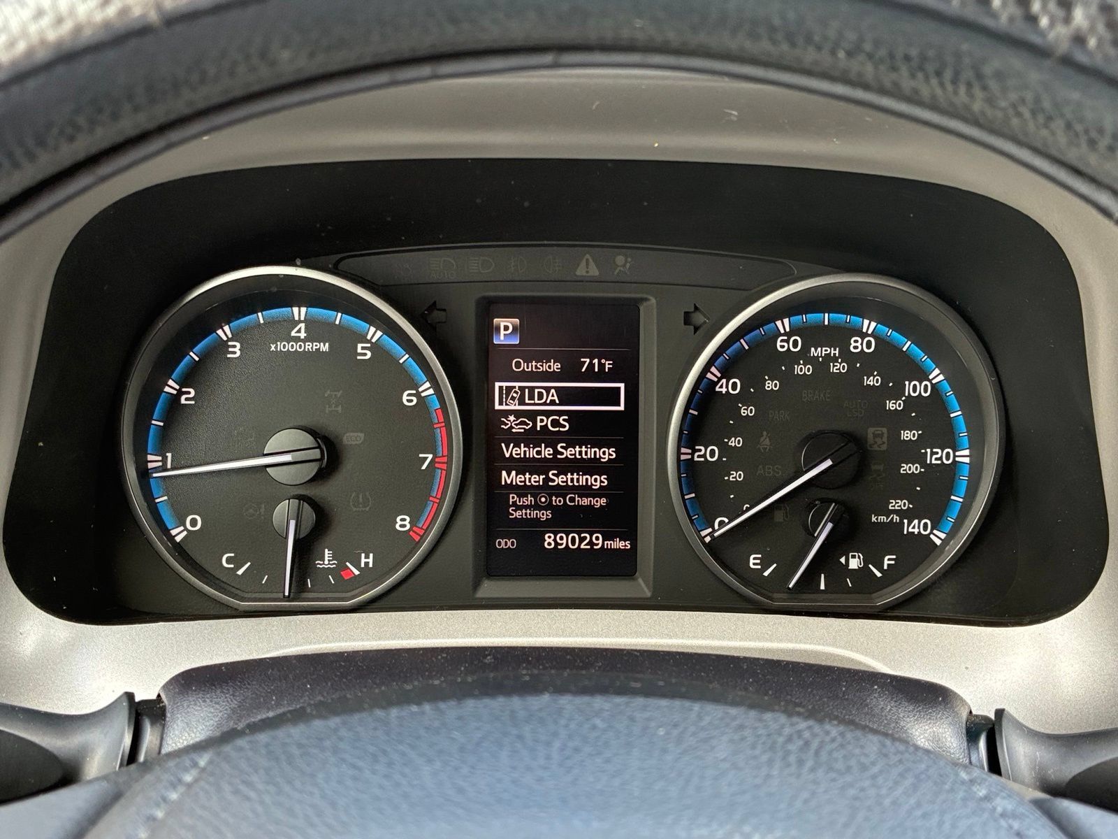 Used 2018 Toyota RAV4 LE FWD image 21