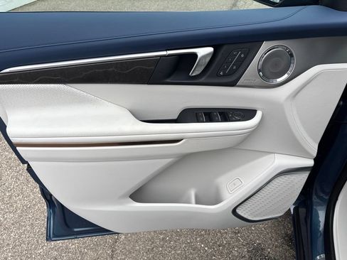 Certified 2025 Buick Enclave Avenir w/ Trailering Package, 5000 lbs. AWD/4WD image 17