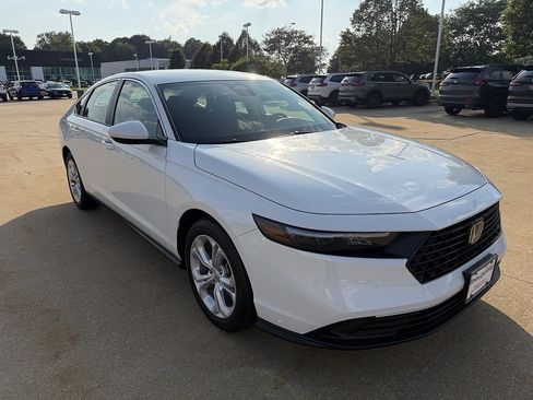 Used 2025 Honda Accord LX image 2