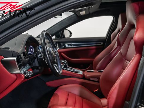 Used 2020 Porsche Panamera GTS image 26