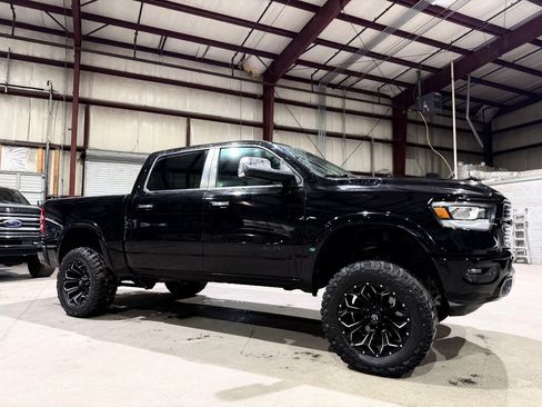 Used 2019 RAM 1500 Laramie AWD/4WD image 3