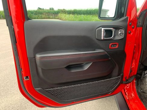 Used 2024 Jeep Wrangler Unlimited Rubicon AWD/4WD image 16