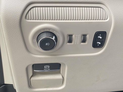 Used 2024 Jeep Wagoneer L Series II w/ Flexible Seating Group AWD/4WD image 20