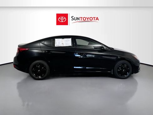 Used 2020 Hyundai Elantra SE w/ Cargo Package (C1) FWD image 2