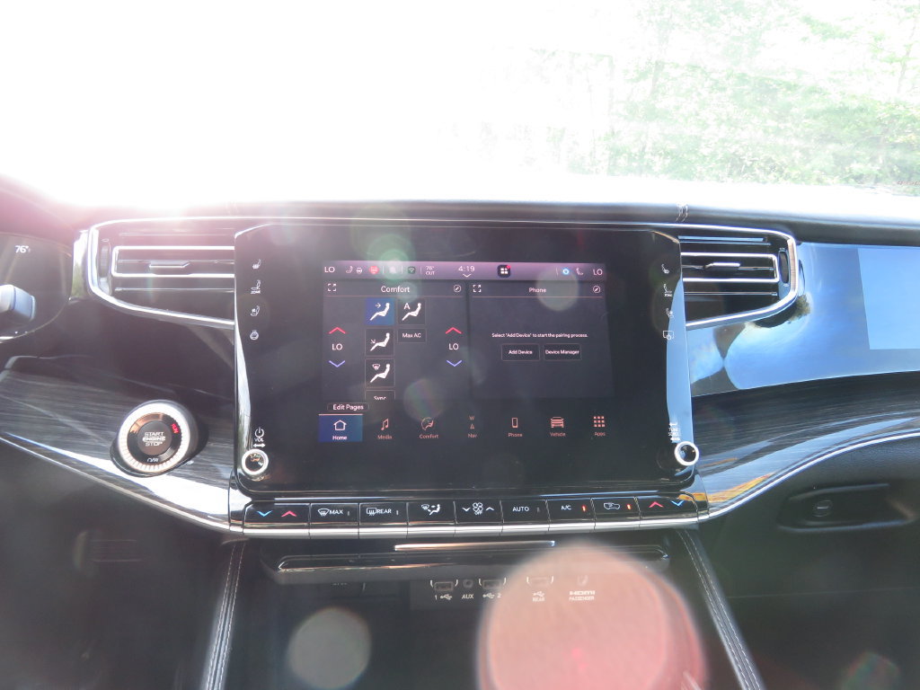 Used 2022 Jeep Wagoneer Series III w/ Rear Seat Video Group 1 AWD/4WD image 29