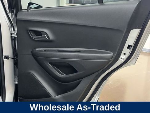Used 2018 Chevrolet Trax LT w/ LT Convenience Package AWD/4WD image 22