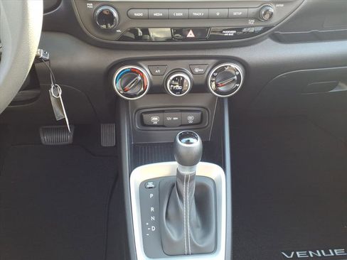 New 2025 Hyundai Venue SE image 10