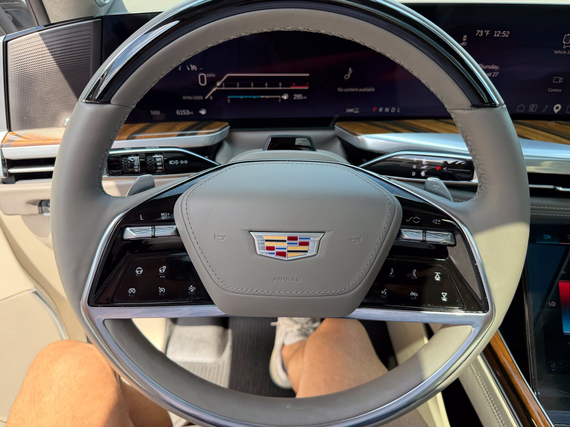 Used 2026 Cadillac Escalade ESV Platinum Sport w/ LPO, ONYX Package AWD/4WD image 26