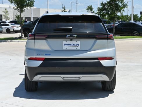 Used 2023 Chevrolet Bolt EUV Premier w/ Sun & Sound Package FWD image 8