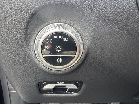 Used 2024 Mercedes-Benz CLE 450 4MATIC Cabriolet image 12