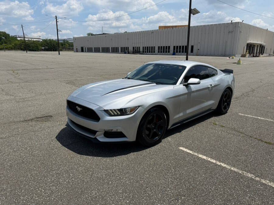 Used 2017 Ford Mustang Coupe RWD image 4