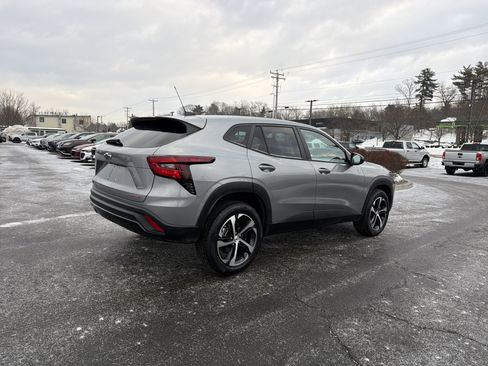 Used 2024 Chevrolet Trax RS w/ Driver Confidence Package image 6