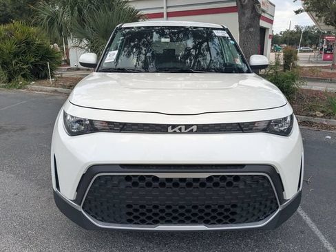Certified 2025 Kia Soul LX w/ LX Technology Package FWD image 8