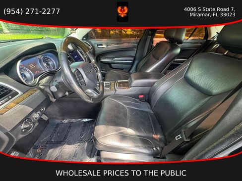 Used 2017 Chrysler 300 C RWD image 11