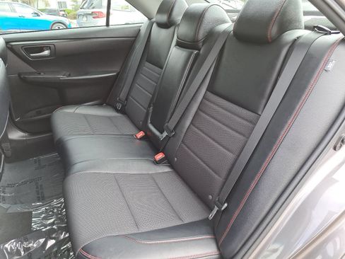 Used 2017 Toyota Camry SE FWD image 13