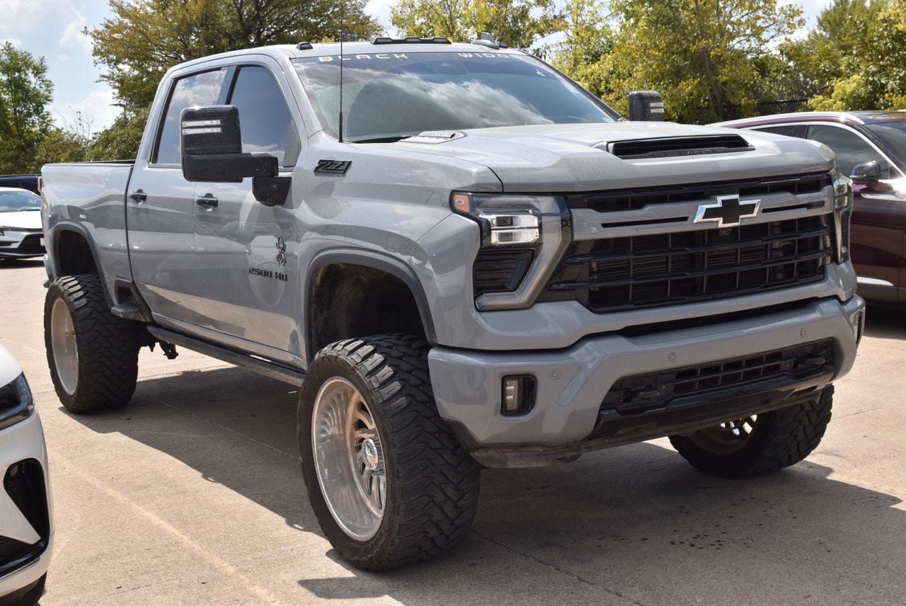 Used 2024 Chevrolet Silverado 2500 LTZ w/ LTZ Plus Package AWD/4WD image 4