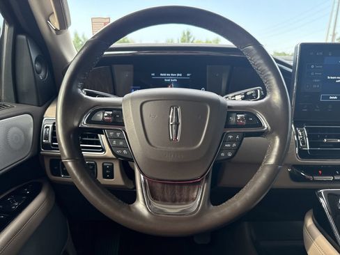 Used 2022 Lincoln Navigator Reserve AWD/4WD image 16