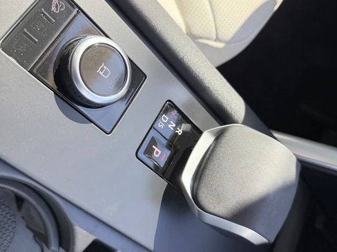 Used 2025 Land Rover Discovery S AWD/4WD image 12